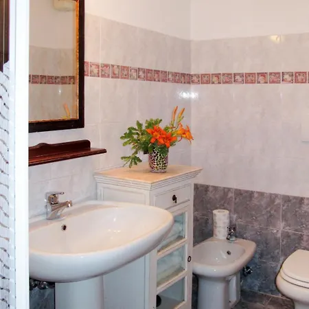 Rondini By Interhome Daire Linari