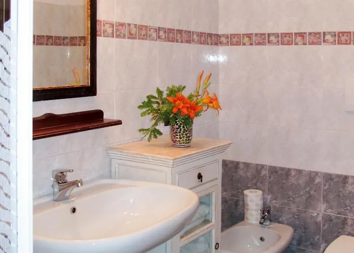 Rondini By Interhome Daire Linari